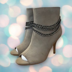 Juliet Holy Women’s Gray Beige Chain Stiletto Heel Peep Toe Ankle Boots Size 8